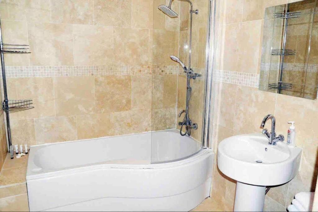 2 Bedrooms, 2 Bathrooms Stunning Penthouse City View Bradford  Esterno foto
